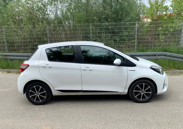Toyota Yaris cena 56500 przebieg: 50500, rok produkcji 2018 z Pruszków małe 154